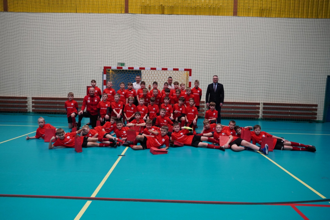 Futbolowa wigilia w APN Ostrołęka [20.12.2023] - zdjęcie #33 - eOstroleka.pl
