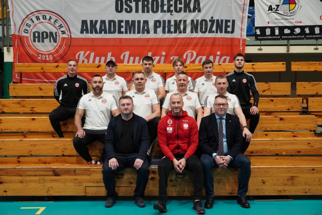 Futbolowa wigilia w APN Ostrołęka [20.12.2023] - zdjęcie #31 - eOstroleka.pl