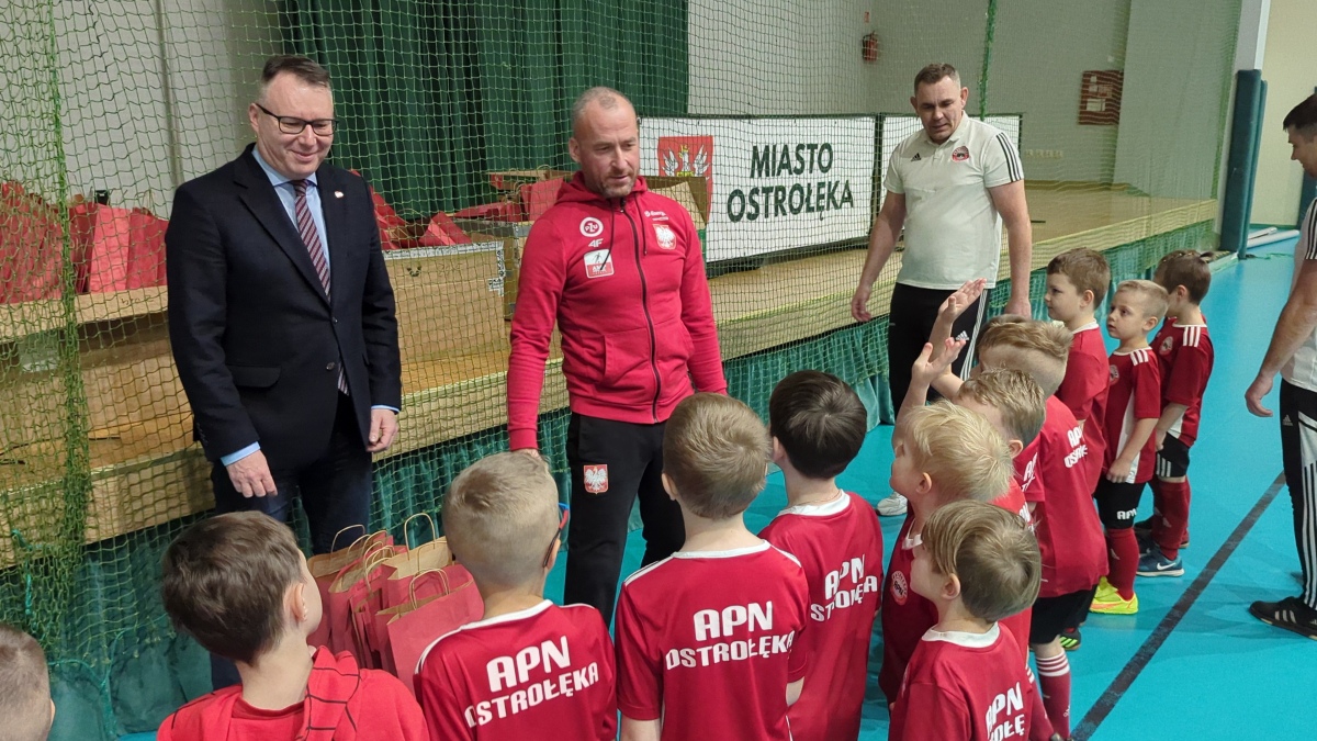 Futbolowa wigilia w APN Ostrołęka [20.12.2023] - zdjęcie #10 - eOstroleka.pl