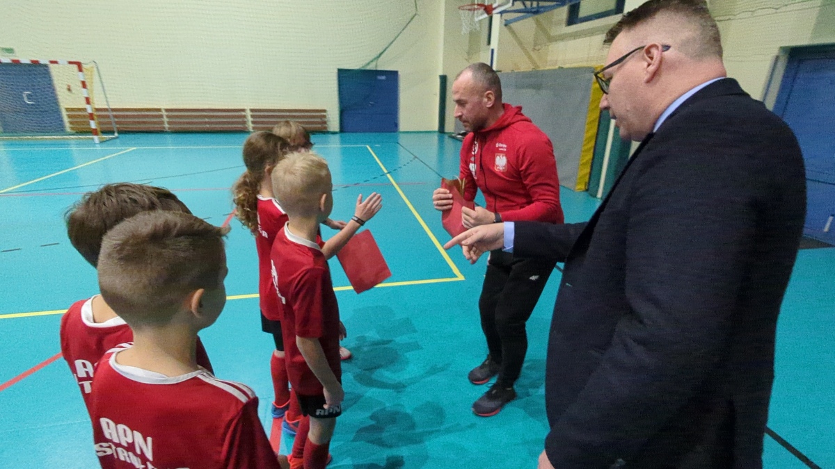 Futbolowa wigilia w APN Ostrołęka [20.12.2023] - zdjęcie #8 - eOstroleka.pl