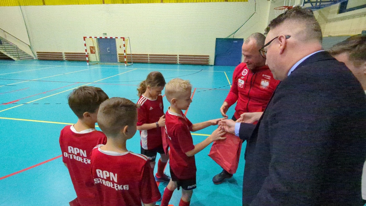 Futbolowa wigilia w APN Ostrołęka [20.12.2023] - zdjęcie #7 - eOstroleka.pl