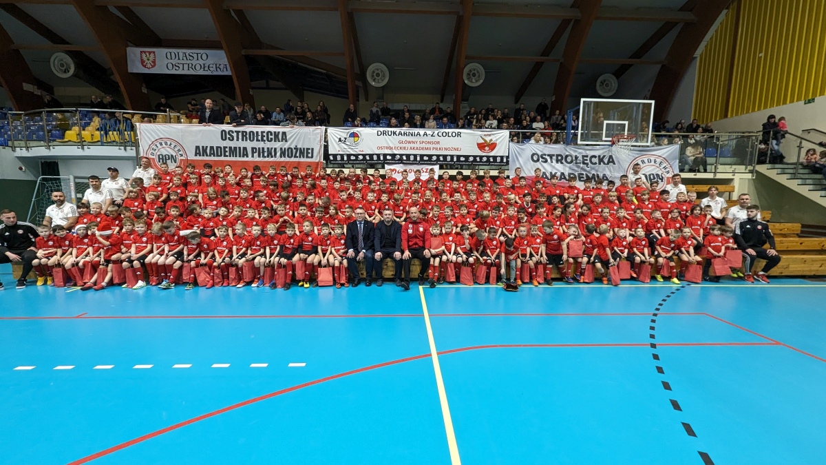 Futbolowa wigilia w APN Ostrołęka [20.12.2023] - zdjęcie #6 - eOstroleka.pl
