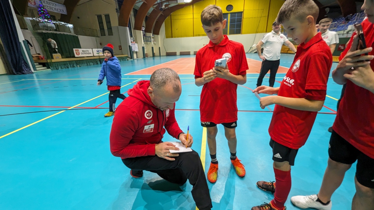 Futbolowa wigilia w APN Ostrołęka [20.12.2023] - zdjęcie #3 - eOstroleka.pl