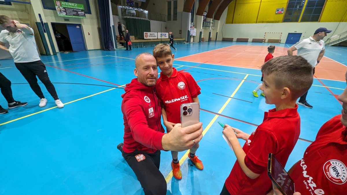 Futbolowa wigilia w APN Ostrołęka [20.12.2023] - zdjęcie #1 - eOstroleka.pl