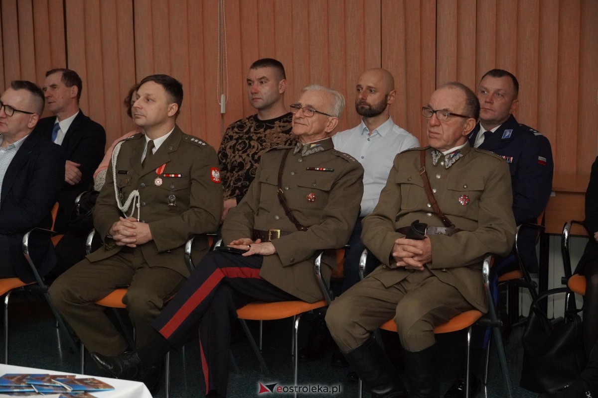 Spotkanie opłatkowe absolwentów i sympatyków Wyższej Szkoły Społeczno-Ekonomicznej [21.12.2023] - zdjęcie #60 - eOstroleka.pl