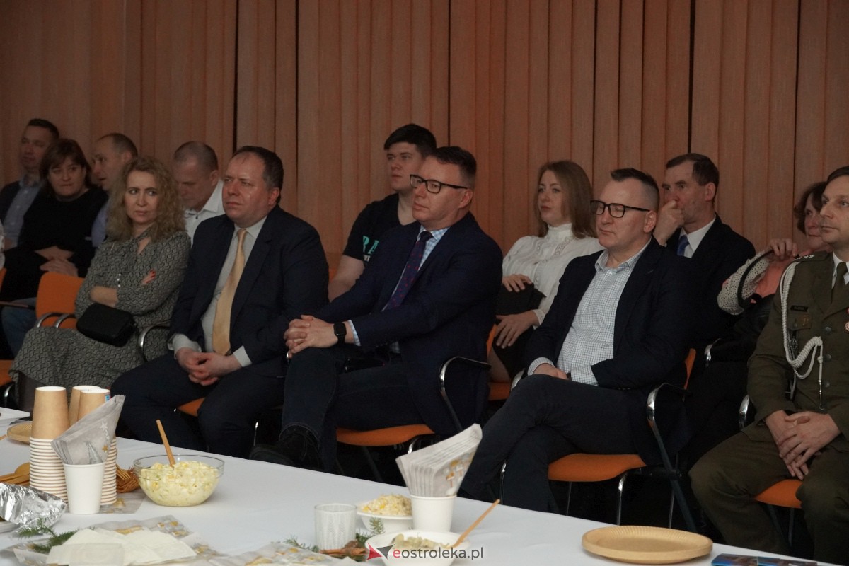 Spotkanie opłatkowe absolwentów i sympatyków Wyższej Szkoły Społeczno-Ekonomicznej [21.12.2023] - zdjęcie #52 - eOstroleka.pl