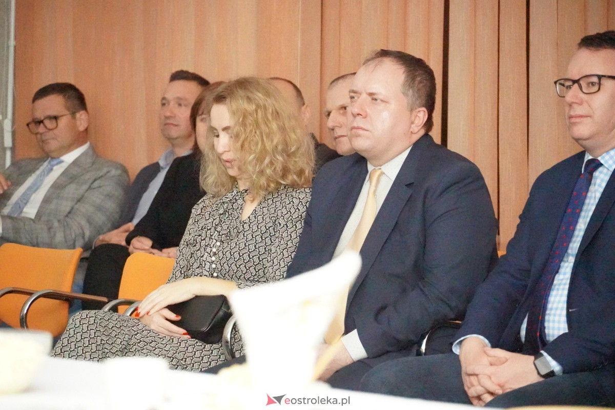 Spotkanie opłatkowe absolwentów i sympatyków Wyższej Szkoły Społeczno-Ekonomicznej [21.12.2023] - zdjęcie #50 - eOstroleka.pl