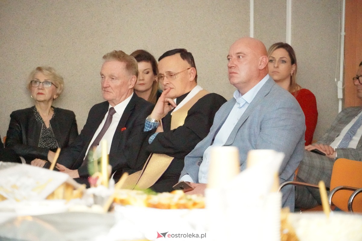 Spotkanie opłatkowe absolwentów i sympatyków Wyższej Szkoły Społeczno-Ekonomicznej [21.12.2023] - zdjęcie #49 - eOstroleka.pl