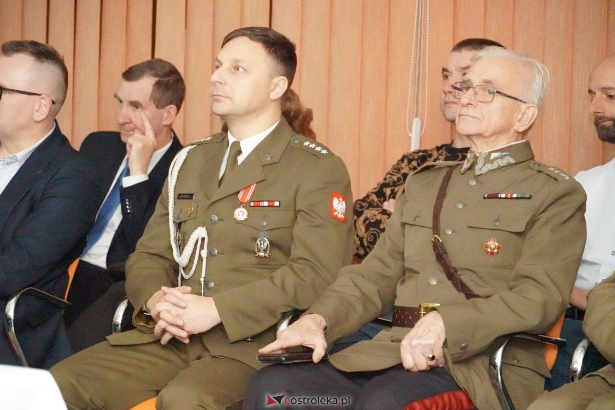 Spotkanie opłatkowe absolwentów i sympatyków Wyższej Szkoły Społeczno-Ekonomicznej [21.12.2023] - zdjęcie #48 - eOstroleka.pl