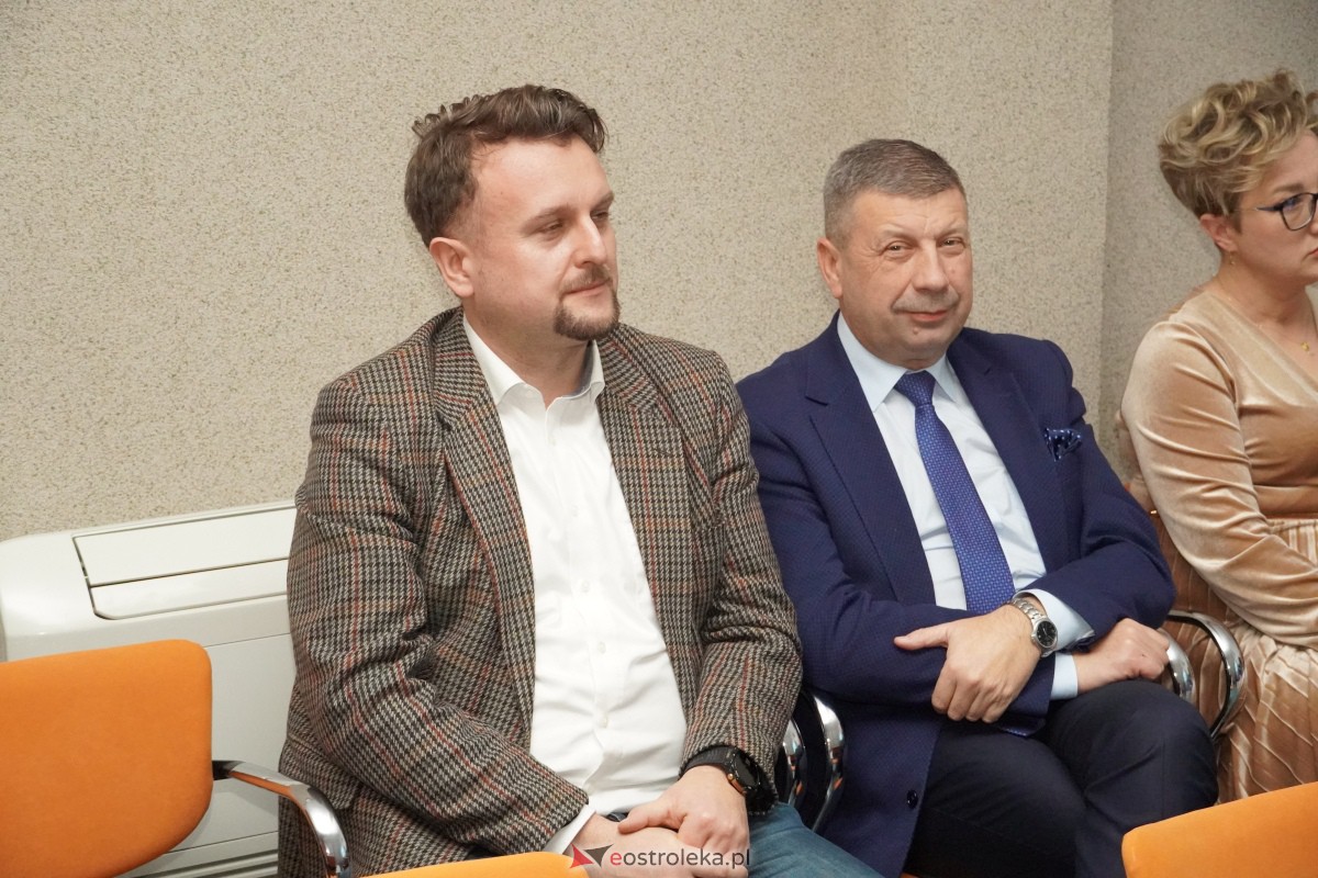 Spotkanie opłatkowe absolwentów i sympatyków Wyższej Szkoły Społeczno-Ekonomicznej [21.12.2023] - zdjęcie #41 - eOstroleka.pl