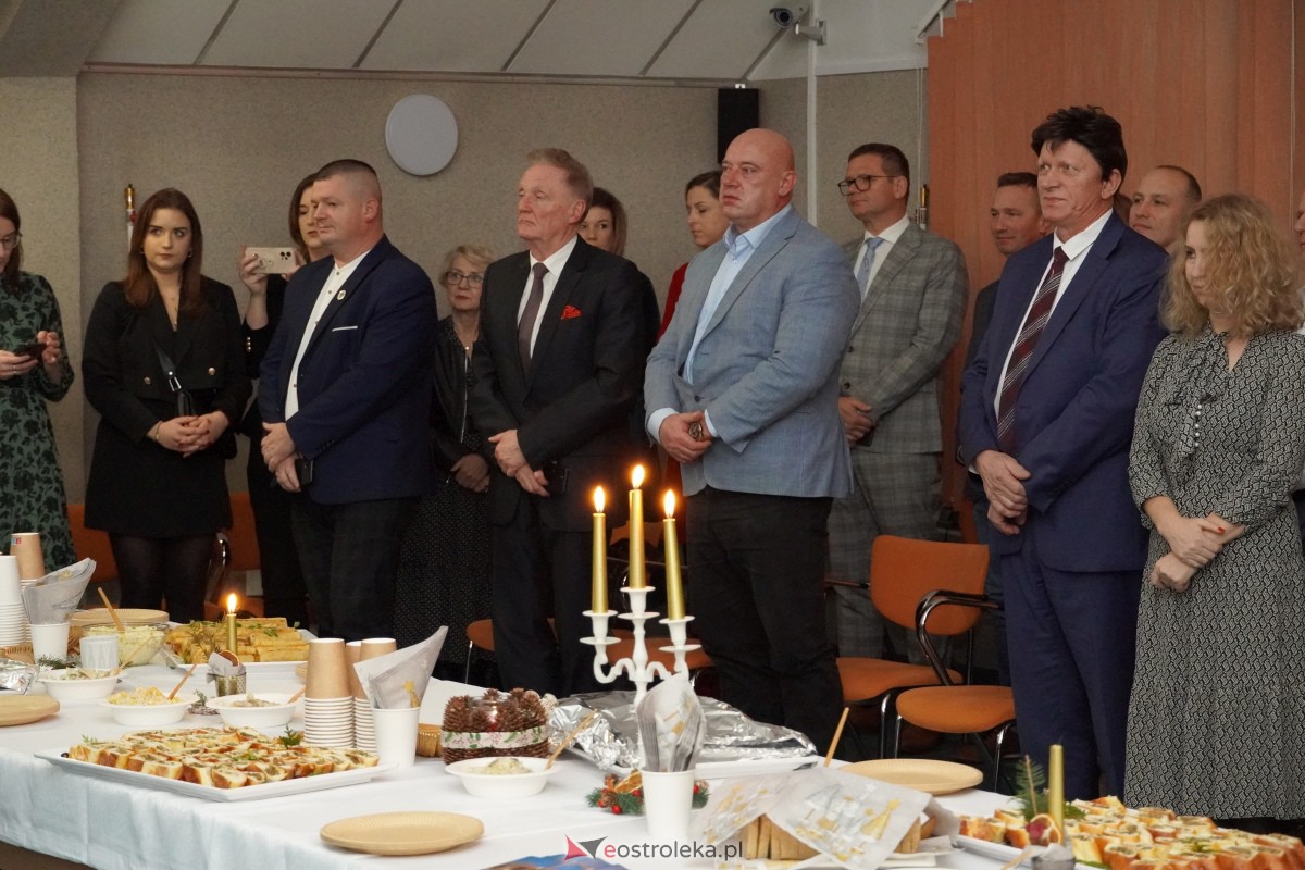 Spotkanie opłatkowe absolwentów i sympatyków Wyższej Szkoły Społeczno-Ekonomicznej [21.12.2023] - zdjęcie #28 - eOstroleka.pl