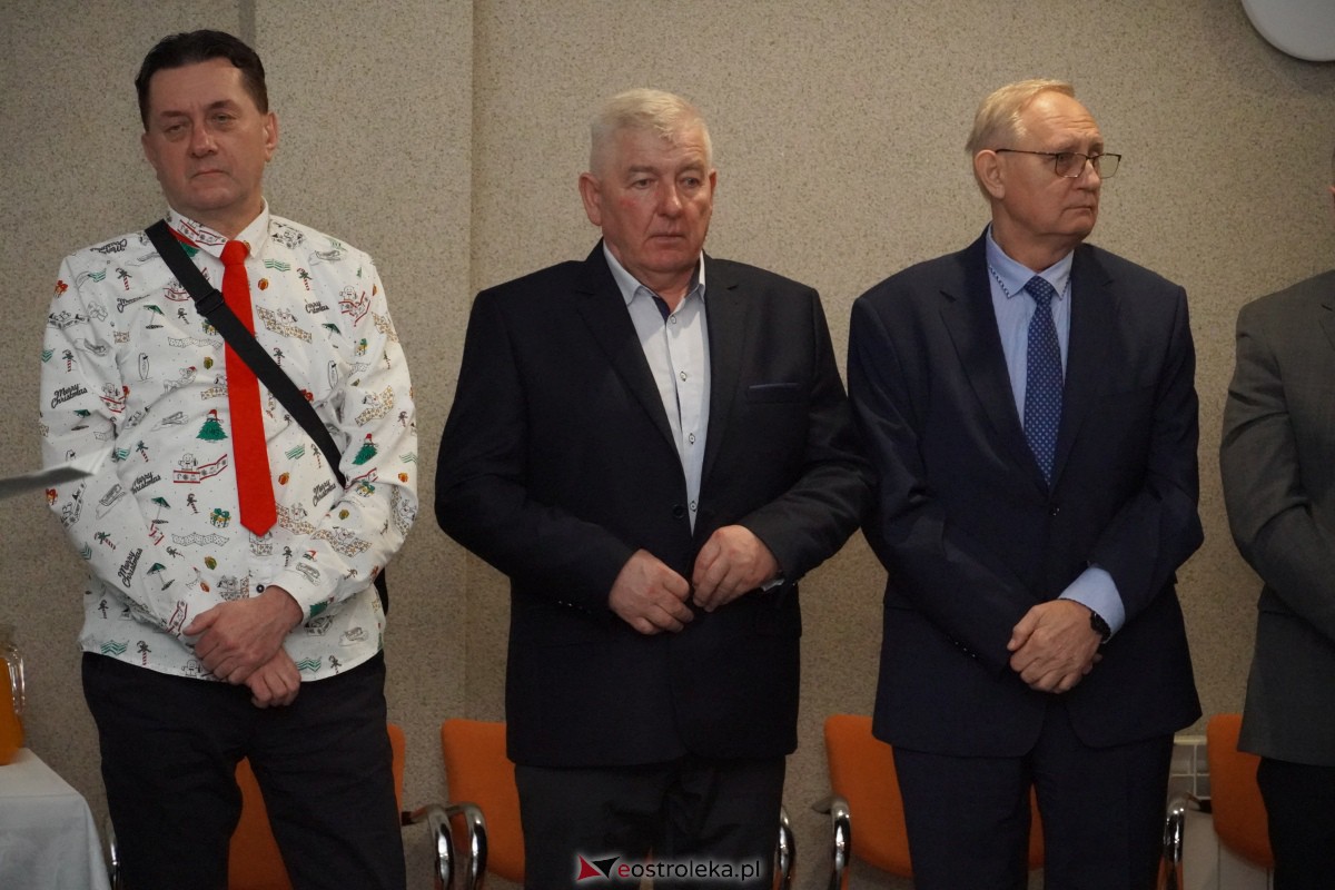 Spotkanie opłatkowe absolwentów i sympatyków Wyższej Szkoły Społeczno-Ekonomicznej [21.12.2023] - zdjęcie #24 - eOstroleka.pl