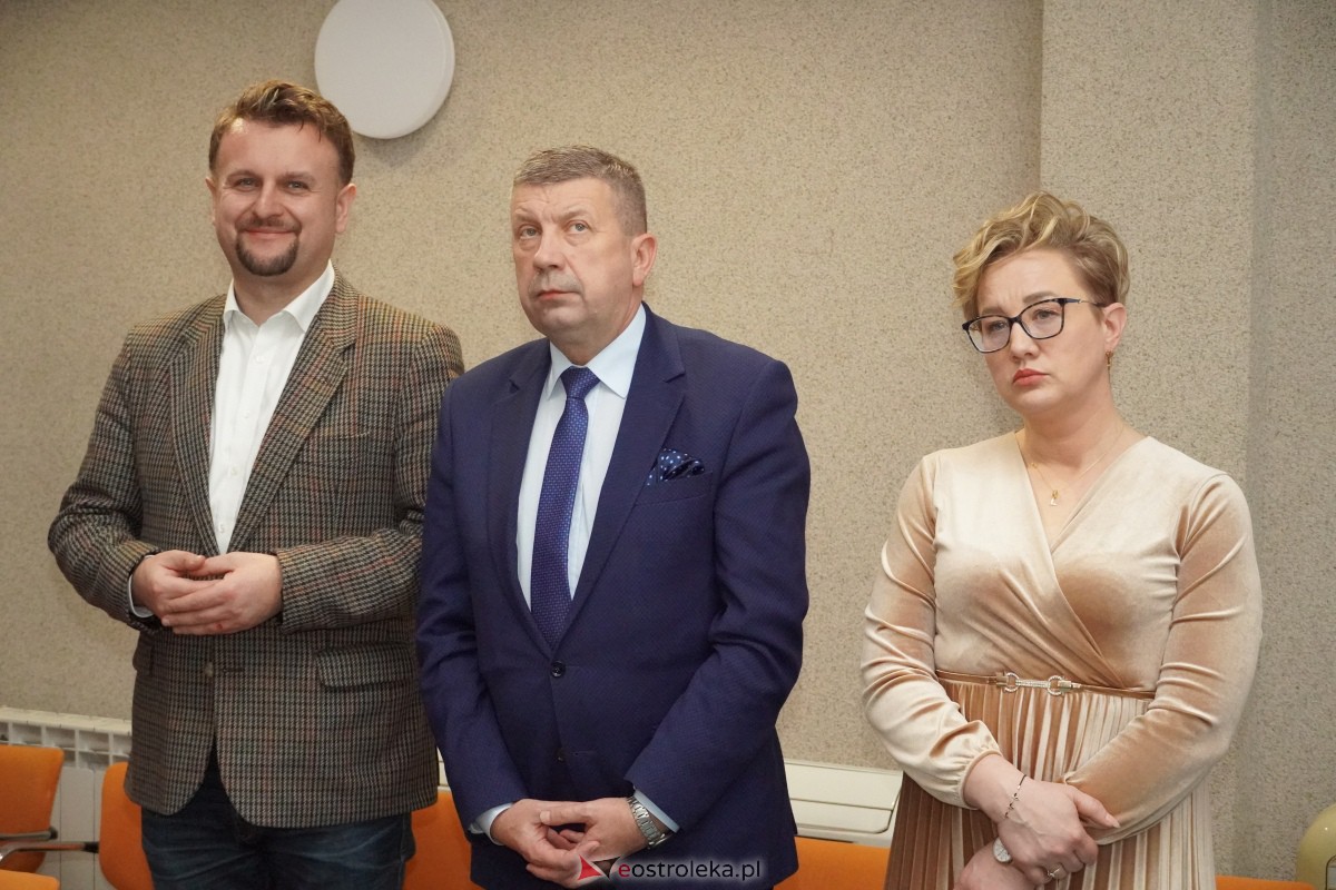Spotkanie opłatkowe absolwentów i sympatyków Wyższej Szkoły Społeczno-Ekonomicznej [21.12.2023] - zdjęcie #22 - eOstroleka.pl