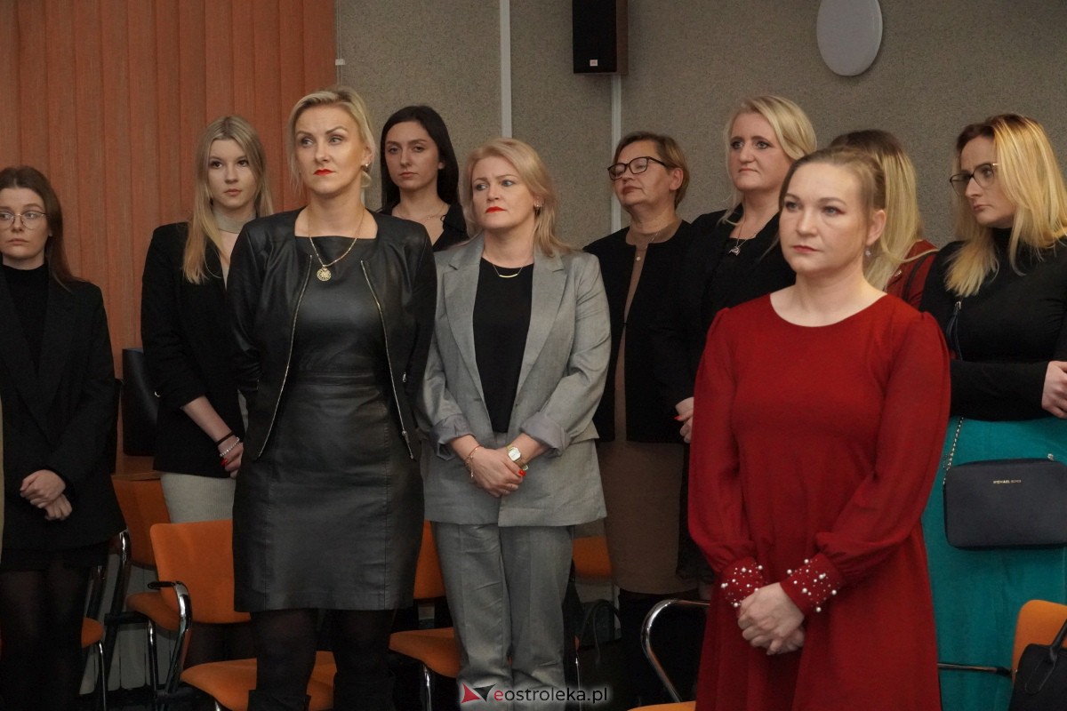 Spotkanie opłatkowe absolwentów i sympatyków Wyższej Szkoły Społeczno-Ekonomicznej [21.12.2023] - zdjęcie #56 - eOstroleka.pl