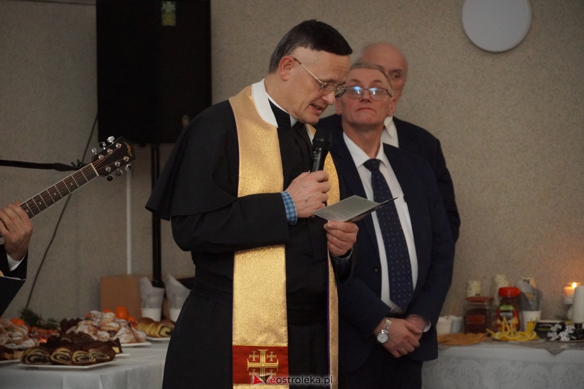 Spotkanie opłatkowe absolwentów i sympatyków Wyższej Szkoły Społeczno-Ekonomicznej [21.12.2023] - zdjęcie #18 - eOstroleka.pl