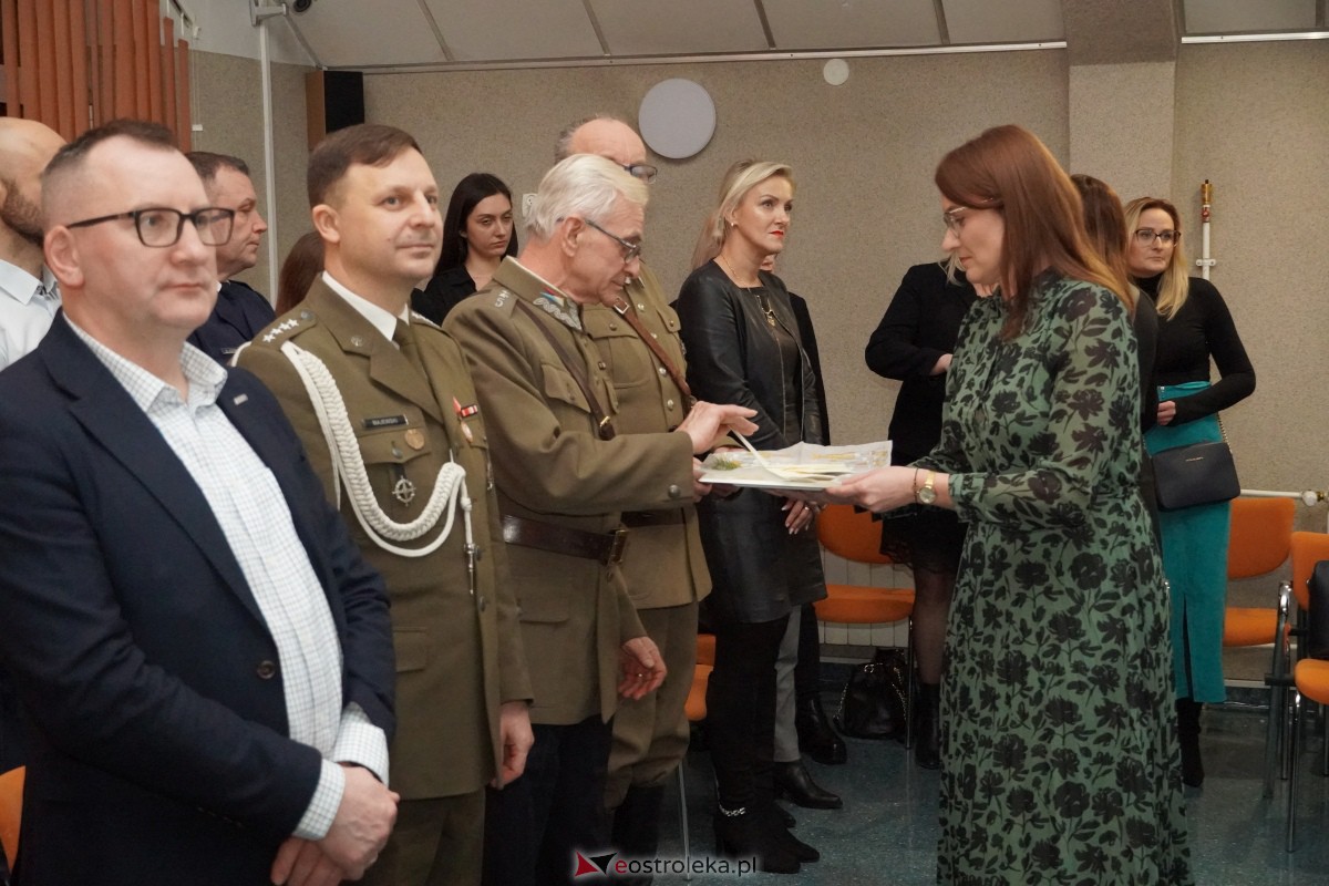 Spotkanie opłatkowe absolwentów i sympatyków Wyższej Szkoły Społeczno-Ekonomicznej [21.12.2023] - zdjęcie #8 - eOstroleka.pl