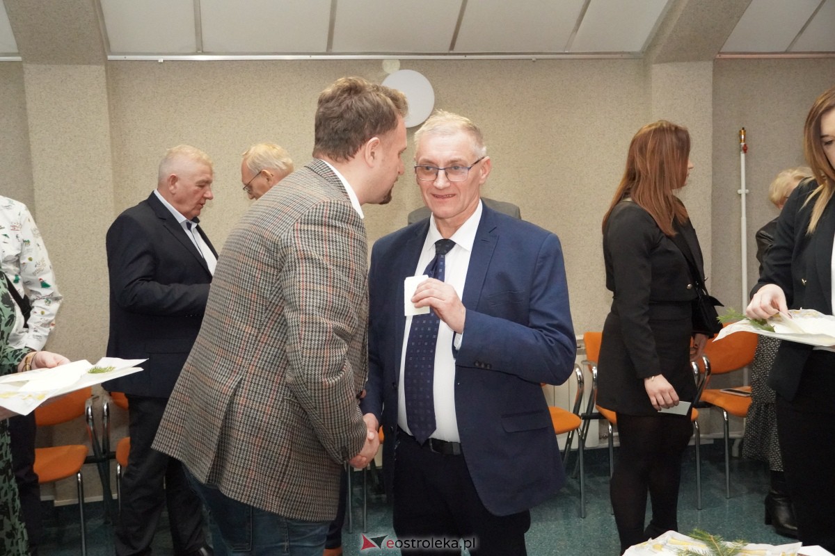 Spotkanie opłatkowe absolwentów i sympatyków Wyższej Szkoły Społeczno-Ekonomicznej [21.12.2023] - zdjęcie #6 - eOstroleka.pl