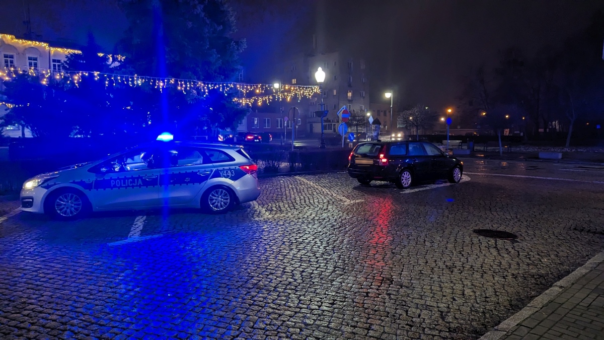 Wypadek na Starym Mieście w Ostrołęce. Jedna osoba ranna po zderzeniu dwóch aut [24.12.2023] - zdjęcie #7 - eOstroleka.pl