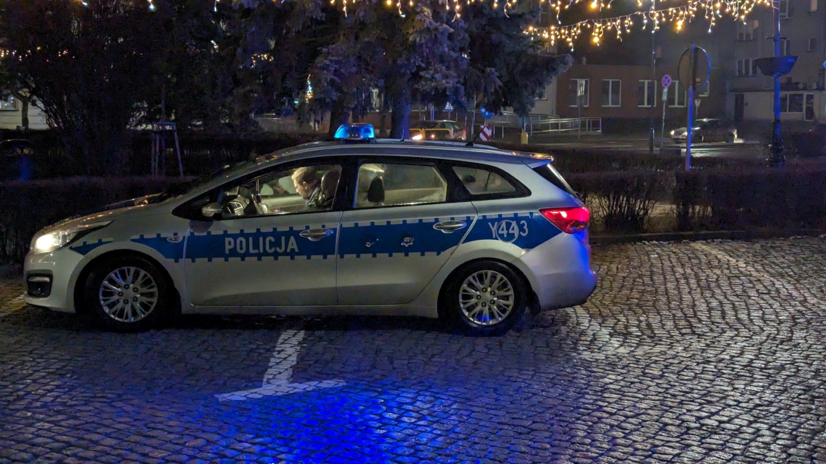 Wypadek na Starym Mieście w Ostrołęce. Jedna osoba ranna po zderzeniu dwóch aut [24.12.2023] - zdjęcie #6 - eOstroleka.pl