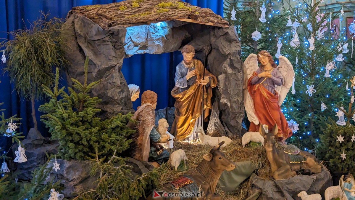 Szopki Bożonarodzeniowe w ostrołęckich kościołach [25.12.2023] - zdjęcie #45 - eOstroleka.pl