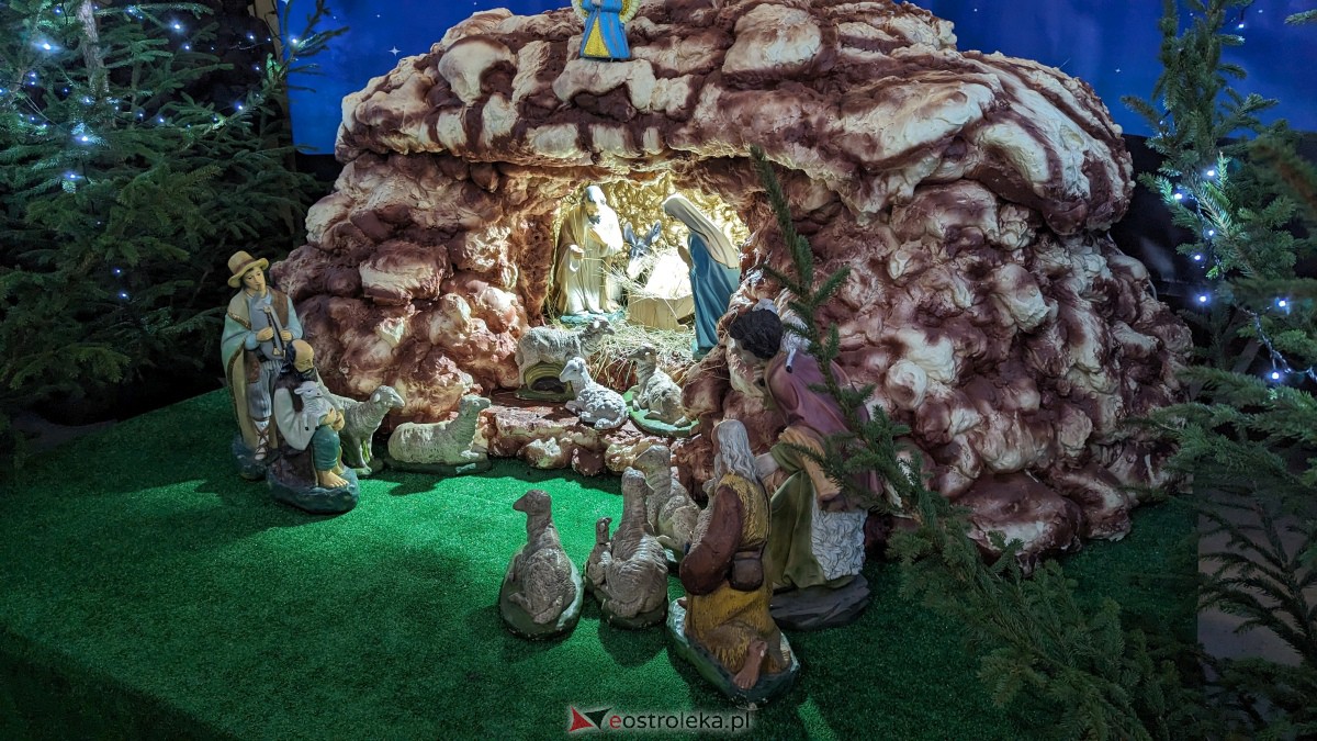 Szopki Bożonarodzeniowe w ostrołęckich kościołach [25.12.2023] - zdjęcie #40 - eOstroleka.pl