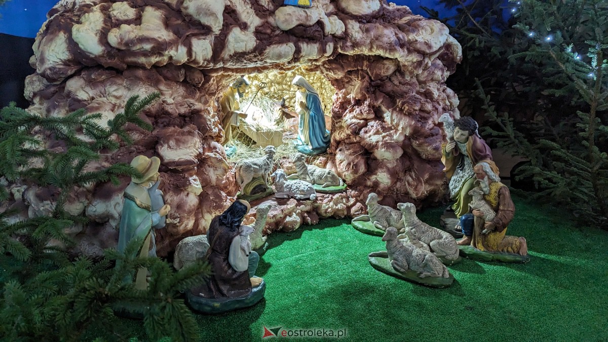 Szopki Bożonarodzeniowe w ostrołęckich kościołach [25.12.2023] - zdjęcie #39 - eOstroleka.pl