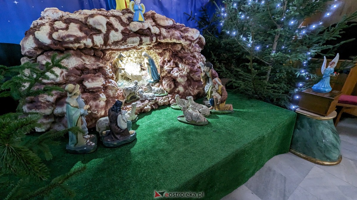 Szopki Bożonarodzeniowe w ostrołęckich kościołach [25.12.2023] - zdjęcie #37 - eOstroleka.pl