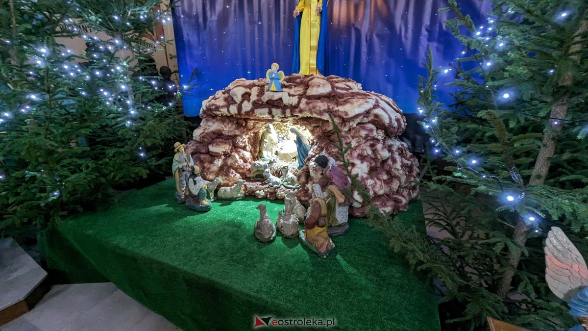 Szopki Bożonarodzeniowe w ostrołęckich kościołach [25.12.2023] - zdjęcie #36 - eOstroleka.pl