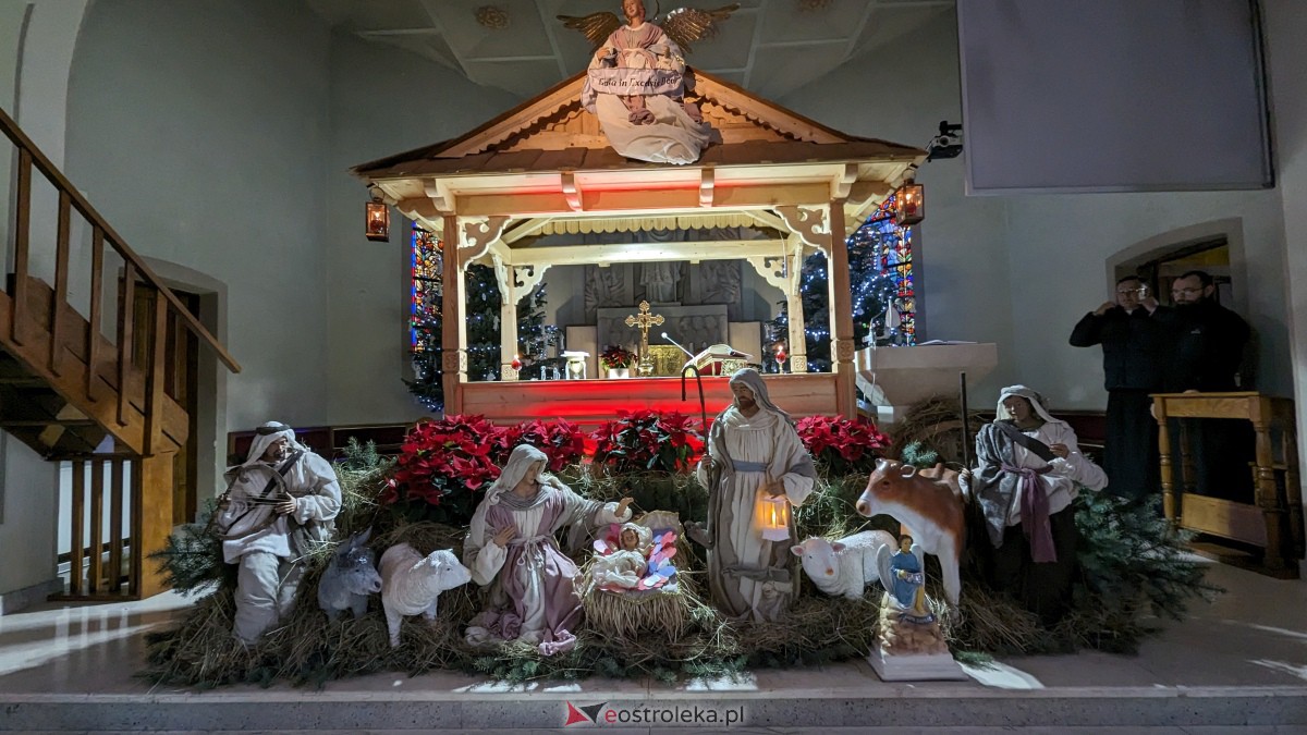 Szopki Bożonarodzeniowe w ostrołęckich kościołach [25.12.2023] - zdjęcie #25 - eOstroleka.pl