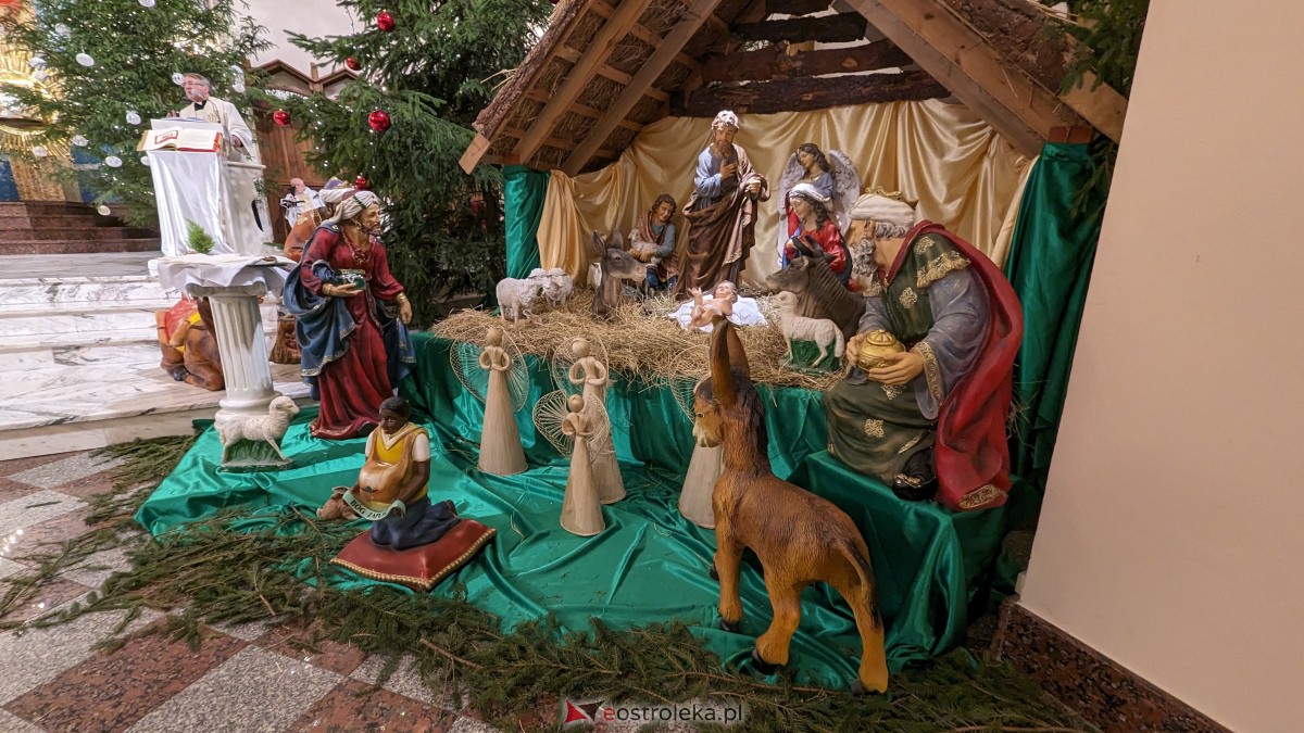 Szopki Bożonarodzeniowe w ostrołęckich kościołach [25.12.2023] - zdjęcie #2 - eOstroleka.pl