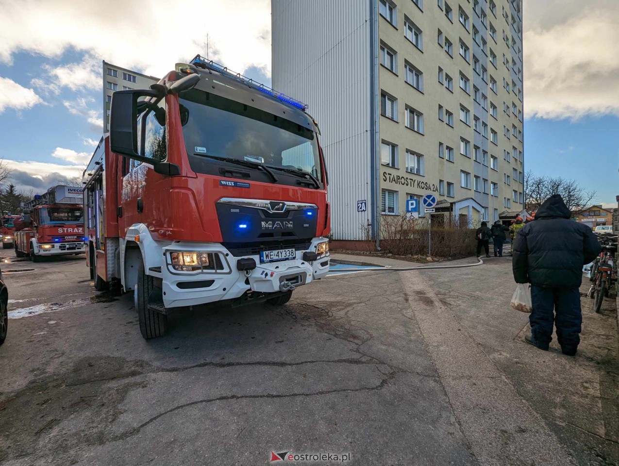 Interwencja strażaków przy Starosty Kosa [27.12.2023] - zdjęcie #2 - eOstroleka.pl