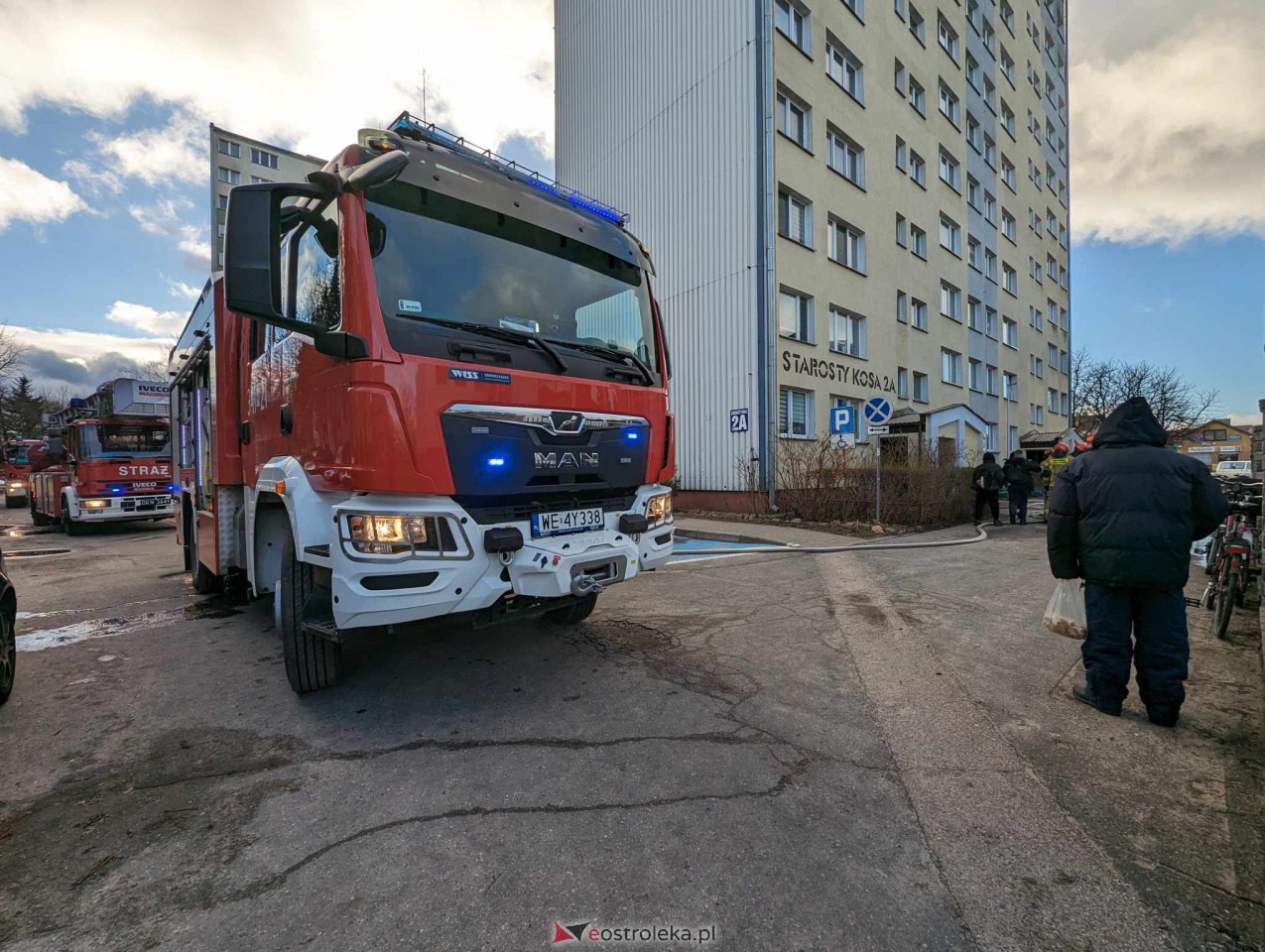 Interwencja strażaków przy Starosty Kosa [27.12.2023] - zdjęcie #11 - eOstroleka.pl