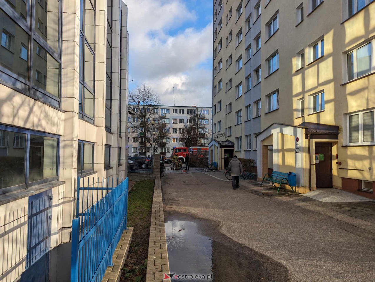 Interwencja strażaków przy Starosty Kosa [27.12.2023] - zdjęcie #9 - eOstroleka.pl