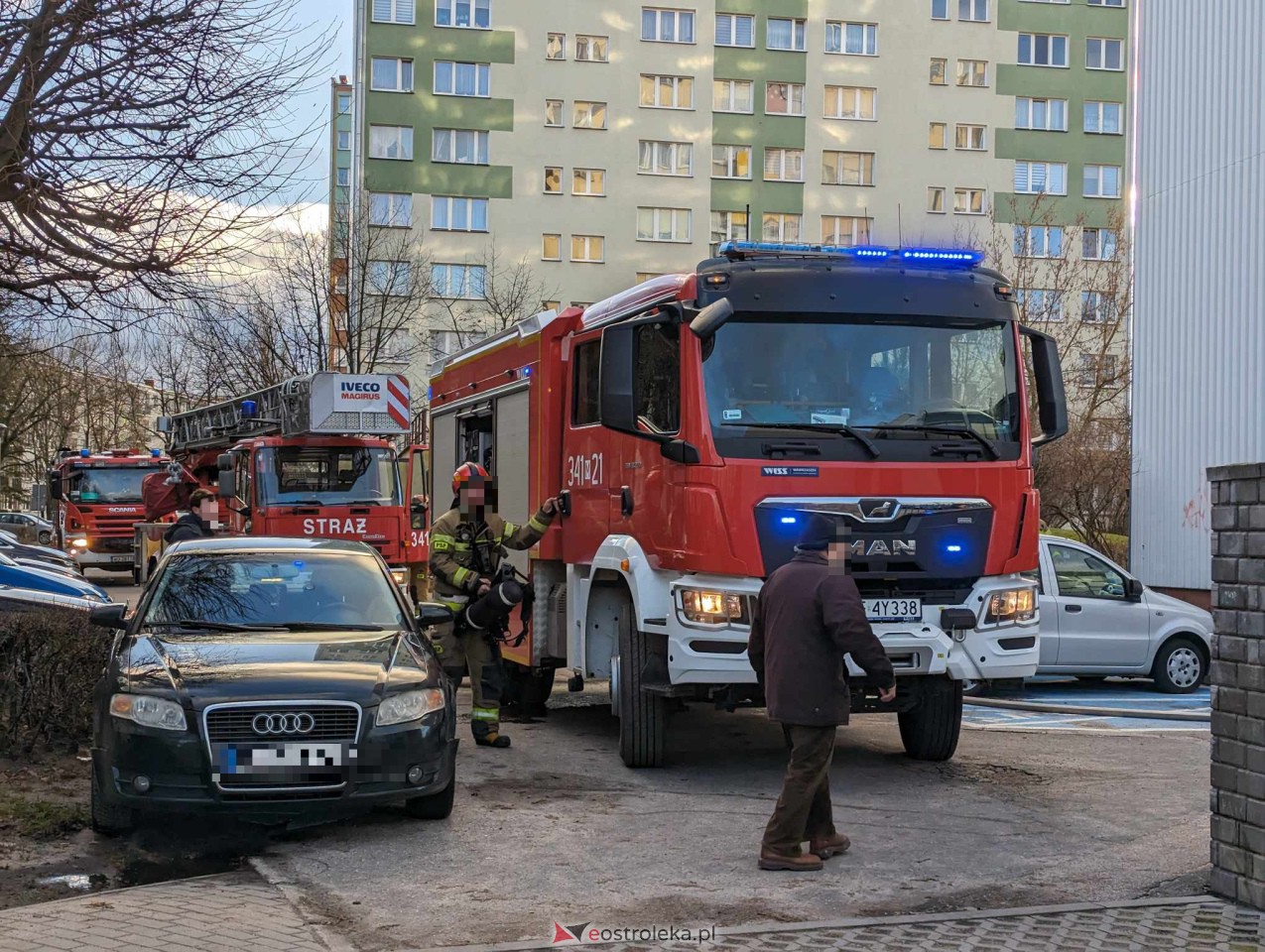 Interwencja strażaków przy Starosty Kosa [27.12.2023] - zdjęcie #10 - eOstroleka.pl