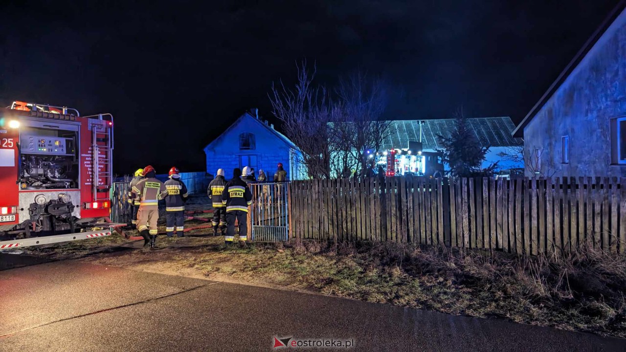 Pożar w Łęgu Przedmiejskim [29.12.2023] - zdjęcie #11 - eOstroleka.pl