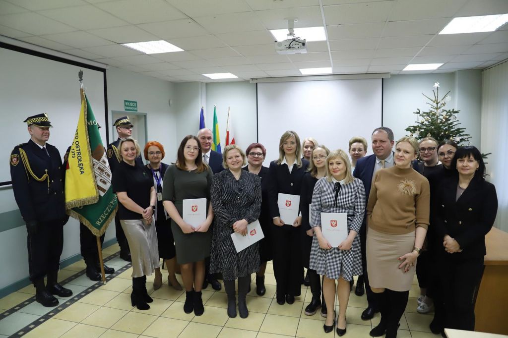 Awans zawodowy nauczycieli z ostrołęckich placówek oświatowych - zdjęcie #1 - eOstroleka.pl