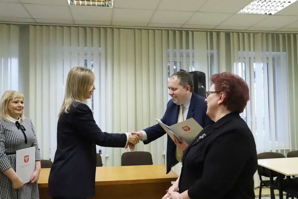 Awans zawodowy nauczycieli z ostrołęckich placówek oświatowych - zdjęcie #4 - eOstroleka.pl