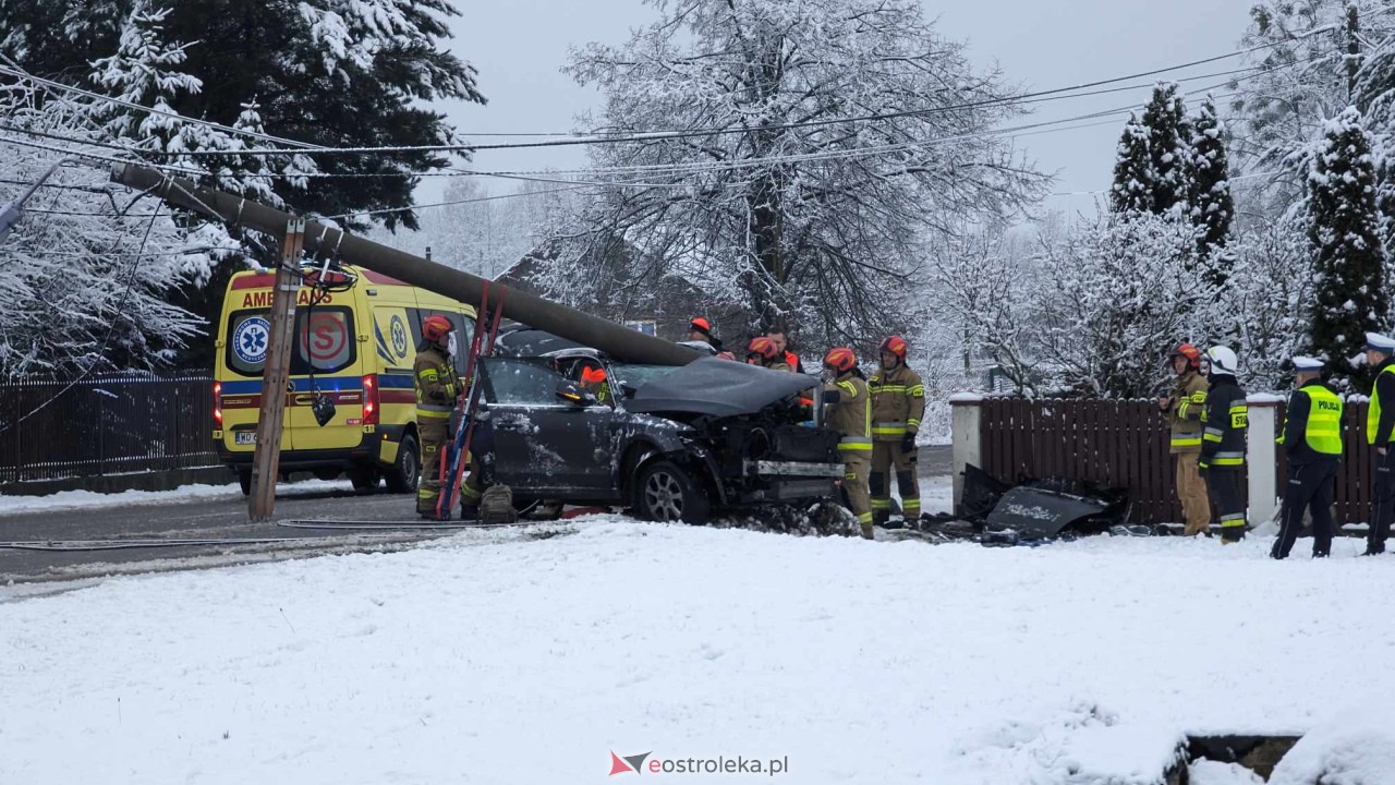 Wypadek na ulicy Kościuszki w Rzekuniu [02.01.2024] - zdjęcie #8 - eOstroleka.pl