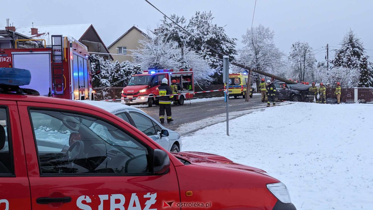 Wypadek na ulicy Kościuszki w Rzekuniu [02.01.2024] - zdjęcie #10 - eOstroleka.pl