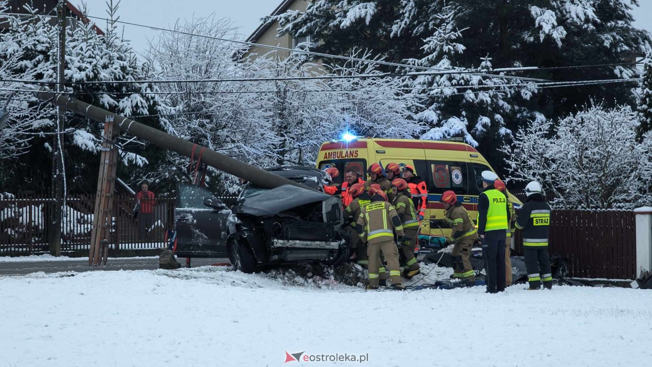 Wypadek na ulicy Kościuszki w Rzekuniu [02.01.2024] - zdjęcie #11 - eOstroleka.pl