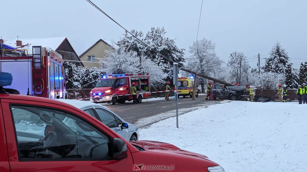 Wypadek na ulicy Kościuszki w Rzekuniu [02.01.2024] - zdjęcie #13 - eOstroleka.pl