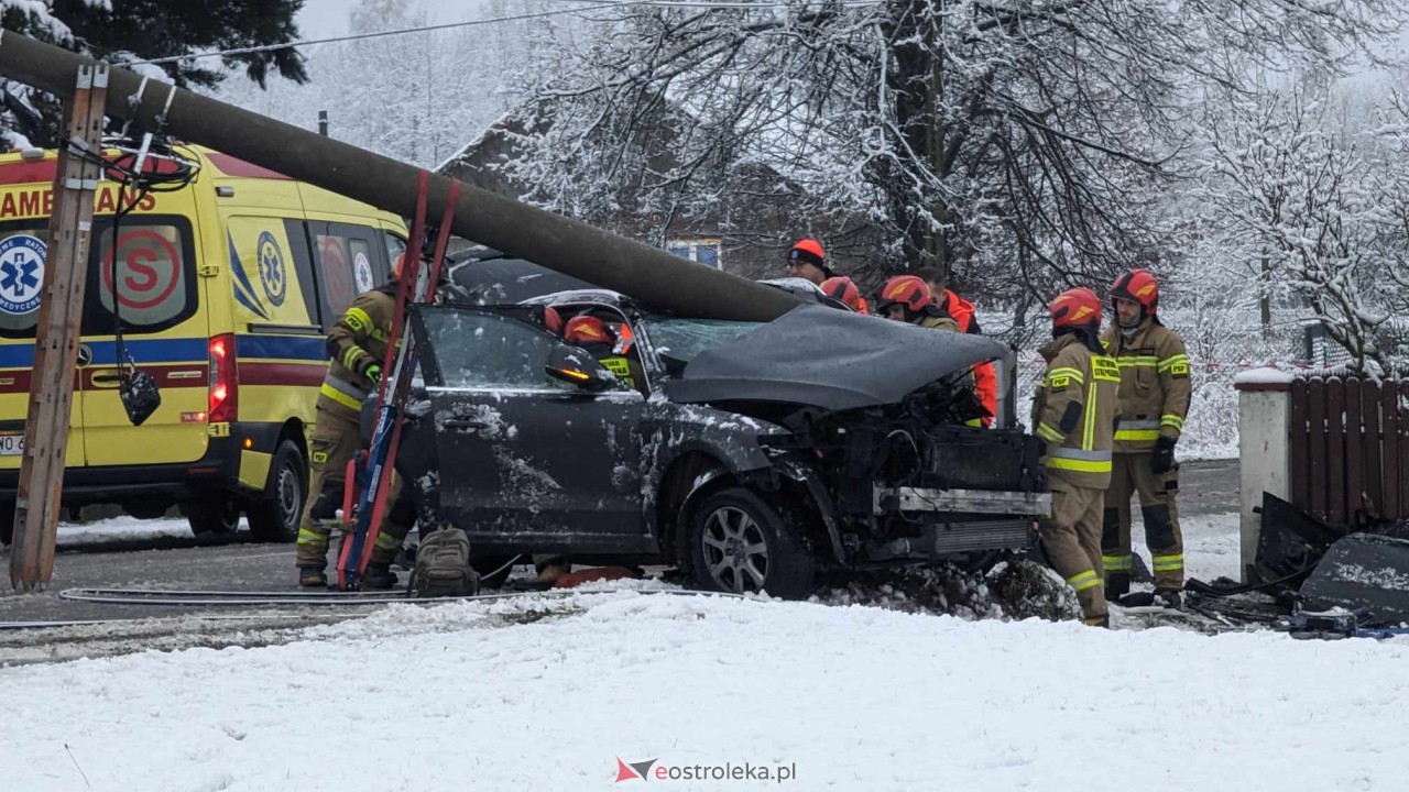 Wypadek na ulicy Kościuszki w Rzekuniu [02.01.2024] - zdjęcie #21 - eOstroleka.pl