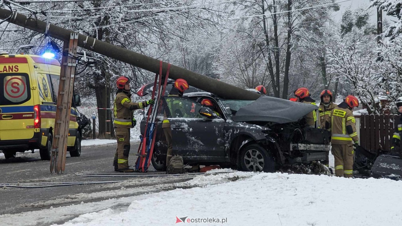 Wypadek na ulicy Kościuszki w Rzekuniu [02.01.2024] - zdjęcie #22 - eOstroleka.pl