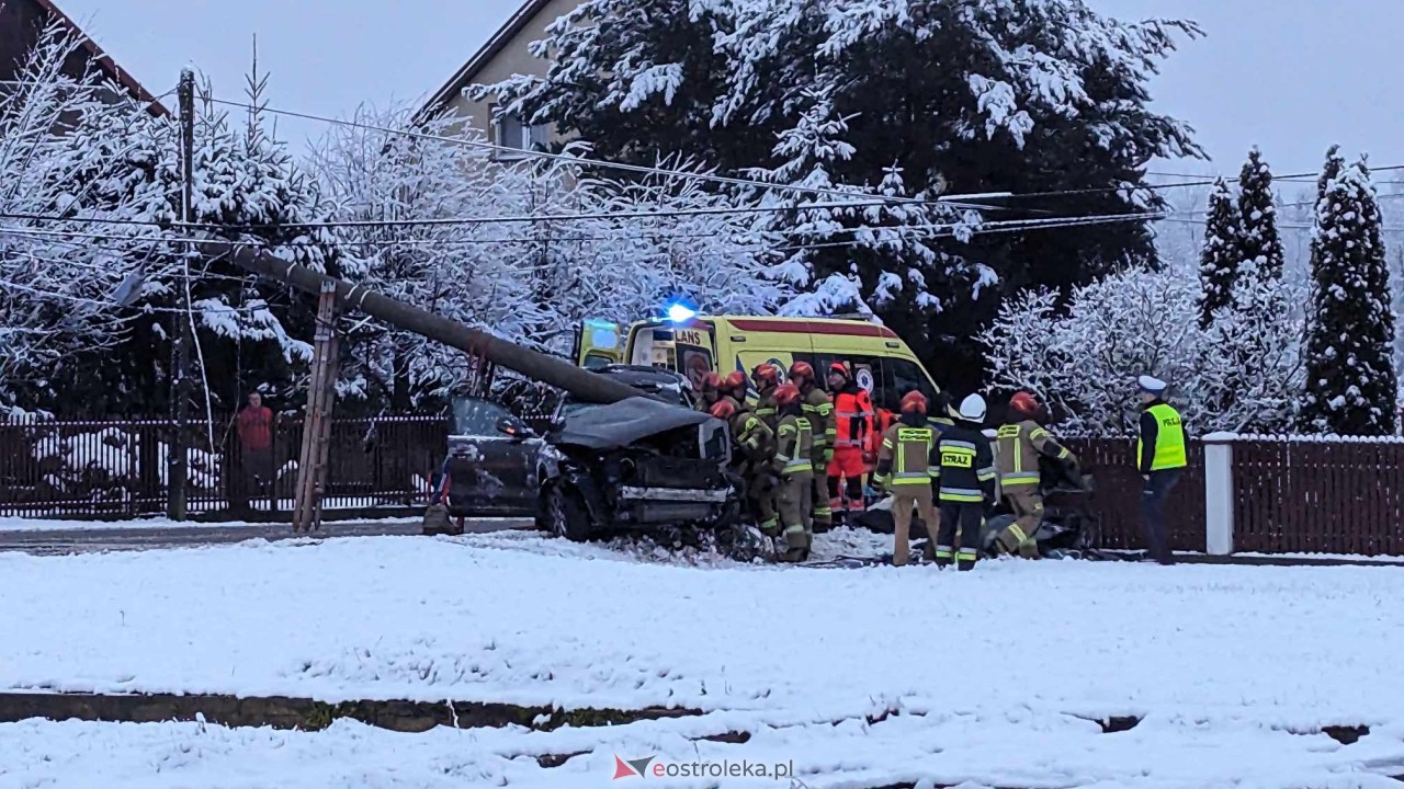 Wypadek na ulicy Kościuszki w Rzekuniu [02.01.2024] - zdjęcie #26 - eOstroleka.pl