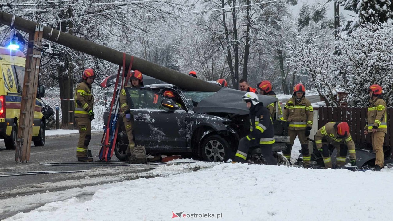 Wypadek na ulicy Kościuszki w Rzekuniu [02.01.2024] - zdjęcie #27 - eOstroleka.pl