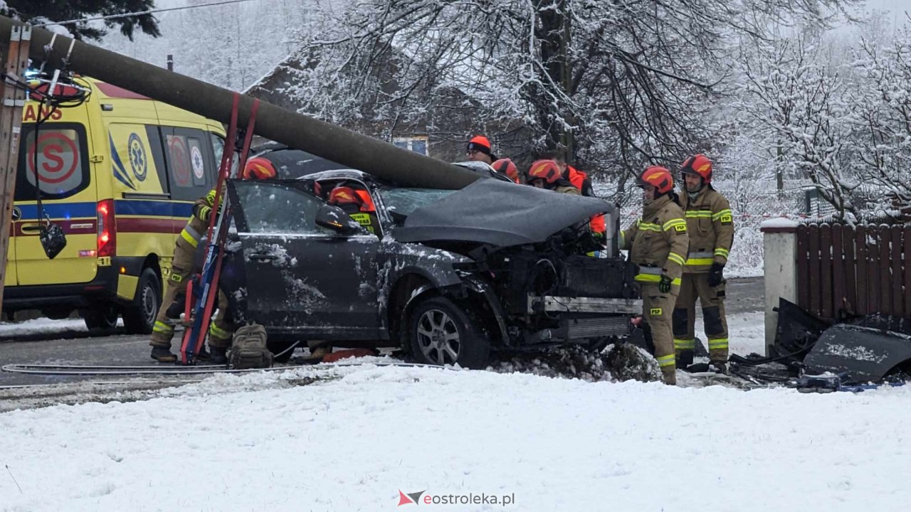 Wypadek na ulicy Kościuszki w Rzekuniu [02.01.2024] - zdjęcie #28 - eOstroleka.pl