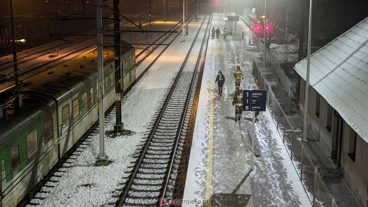 Awaria pociągu w Ostrołęce. Ewakuowano pasażerów [02.01.2024] - zdjęcie #1 - eOstroleka.pl