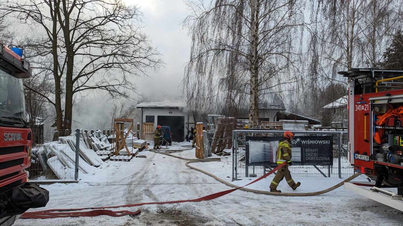 Pożar przy ulicy Kolejowej w Ostrołęce [05.01.2024] - zdjęcie #12 - eOstroleka.pl