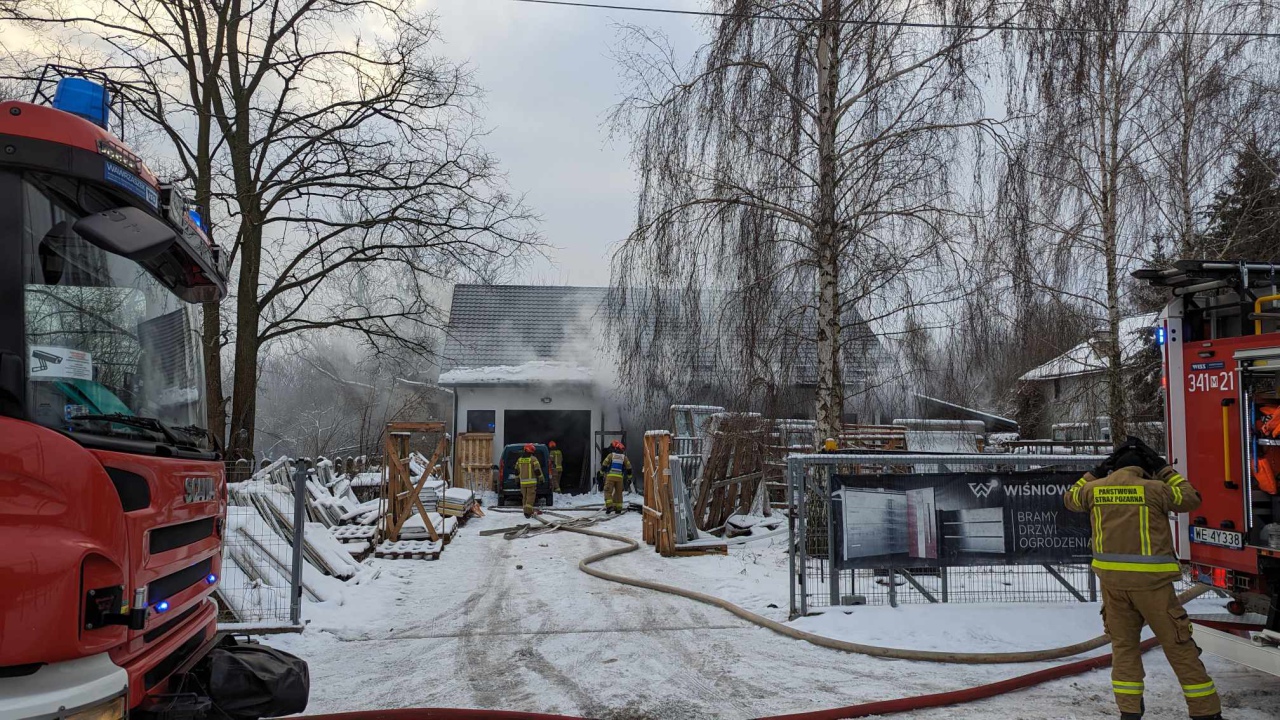 Pożar przy ulicy Kolejowej w Ostrołęce [05.01.2024] - zdjęcie #2 - eOstroleka.pl