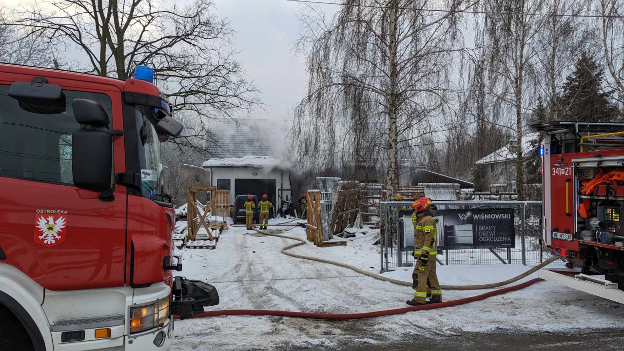 Pożar przy ulicy Kolejowej w Ostrołęce [05.01.2024] - zdjęcie #6 - eOstroleka.pl